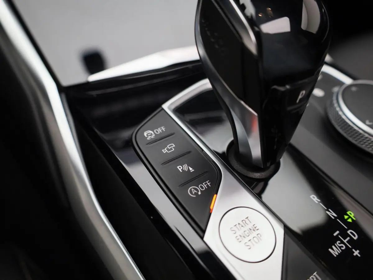 M340i xDrive High Executive | Apple Carplay / Android Auto | Panoramadak | Stuurverwarming | Stoelverwarming Voor en Achter | Harman Kardon | Head-up Display | Trekhaak |