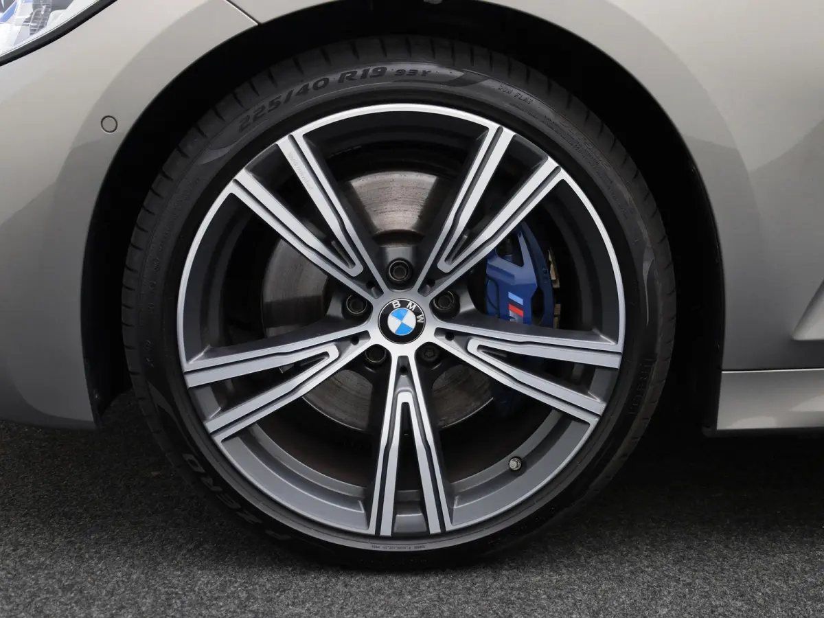 M340i xDrive High Executive | Apple Carplay / Android Auto | Panoramadak | Stuurverwarming | Stoelverwarming Voor en Achter | Harman Kardon | Head-up Display | Trekhaak |