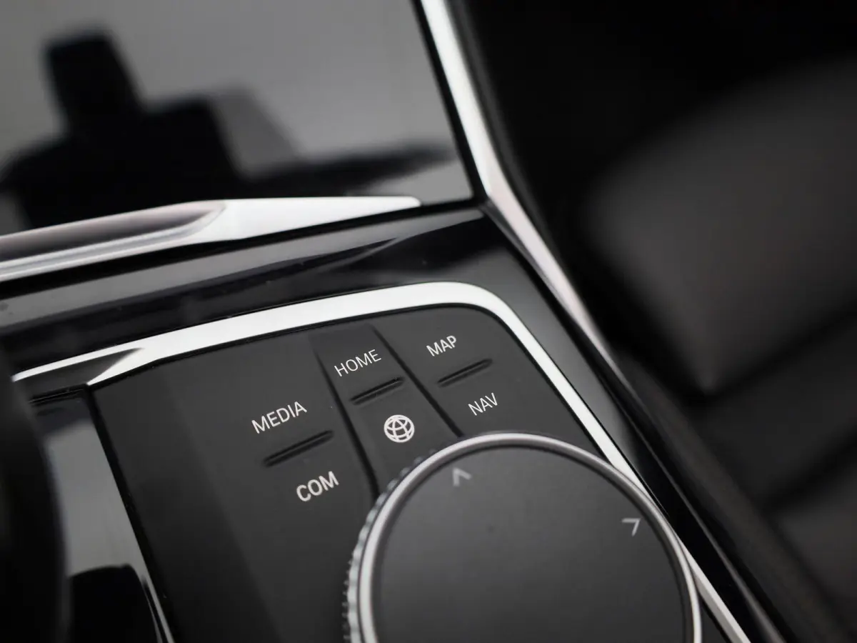 M340i xDrive High Executive | Apple Carplay / Android Auto | Panoramadak | Stuurverwarming | Stoelverwarming Voor en Achter | Harman Kardon | Head-up Display | Trekhaak |
