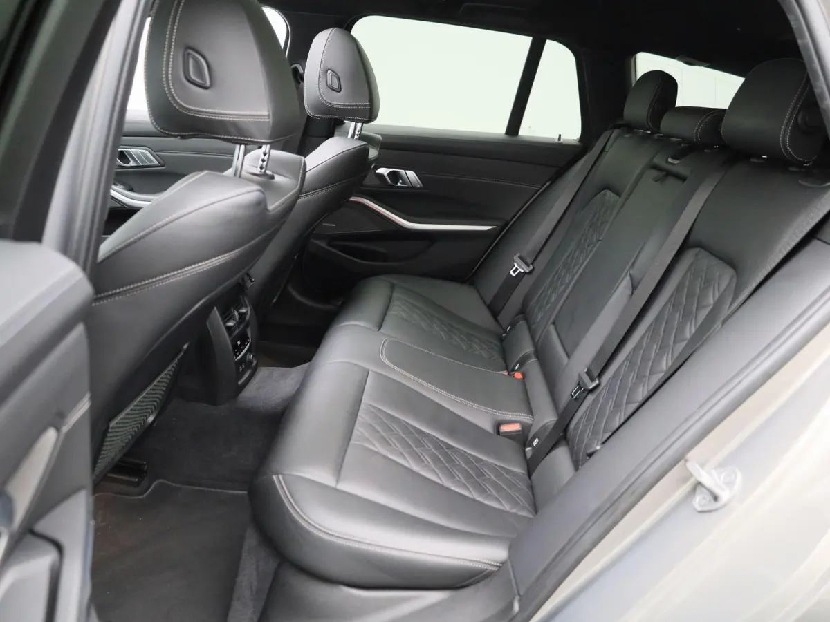 M340i xDrive High Executive | Apple Carplay / Android Auto | Panoramadak | Stuurverwarming | Stoelverwarming Voor en Achter | Harman Kardon | Head-up Display | Trekhaak |