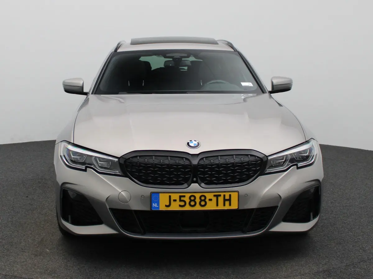 M340i xDrive High Executive | Apple Carplay / Android Auto | Panoramadak | Stuurverwarming | Stoelverwarming Voor en Achter | Harman Kardon | Head-up Display | Trekhaak |