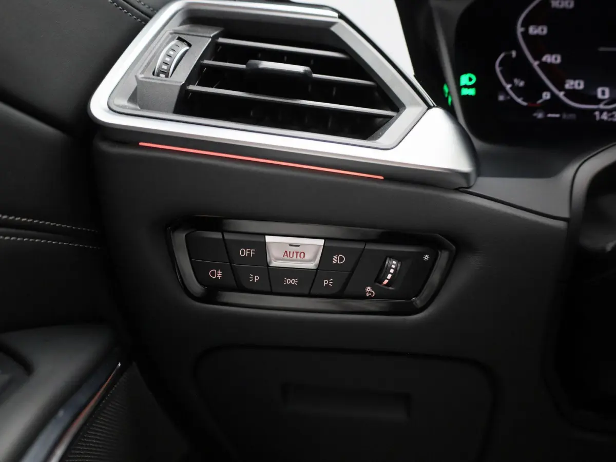 M340i xDrive High Executive | Apple Carplay / Android Auto | Panoramadak | Stuurverwarming | Stoelverwarming Voor en Achter | Harman Kardon | Head-up Display | Trekhaak |