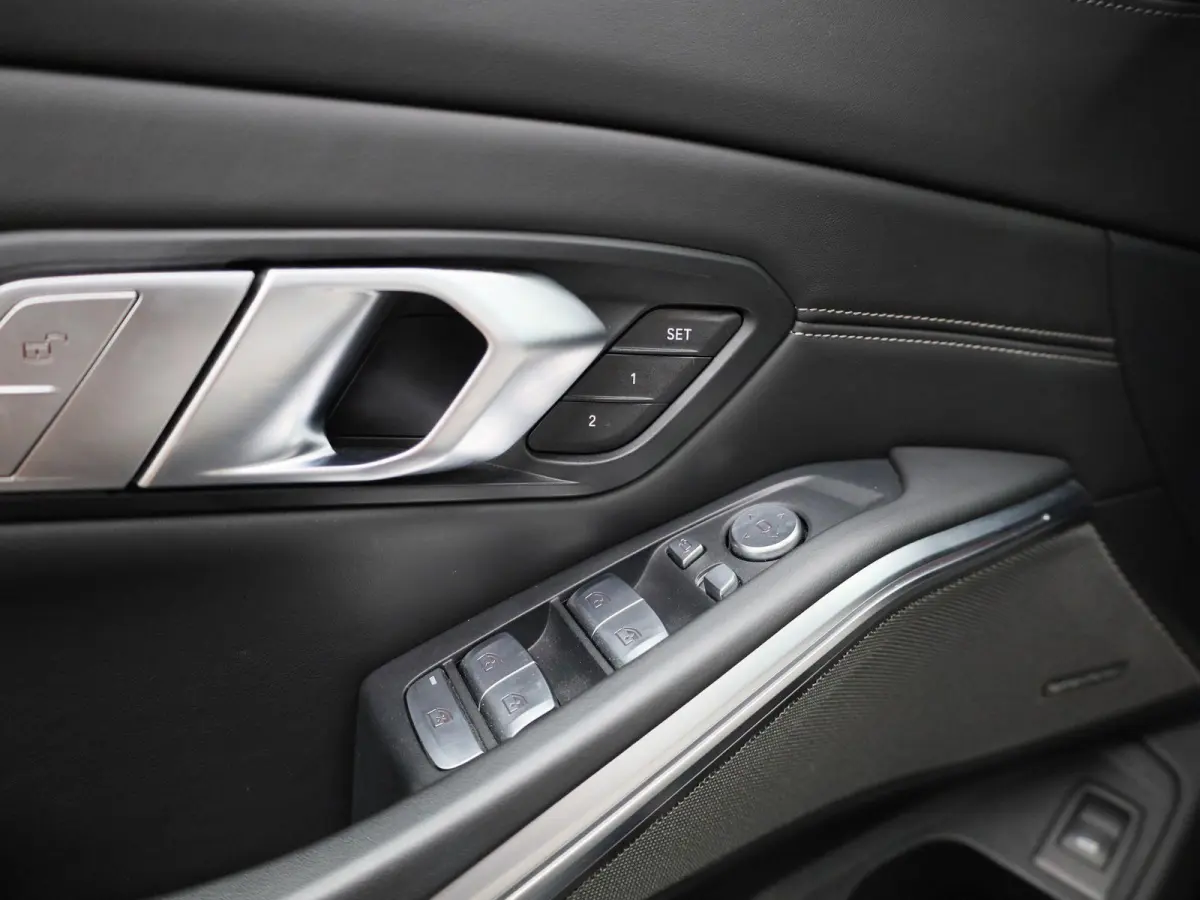 M340i xDrive High Executive | Apple Carplay / Android Auto | Panoramadak | Stuurverwarming | Stoelverwarming Voor en Achter | Harman Kardon | Head-up Display | Trekhaak |