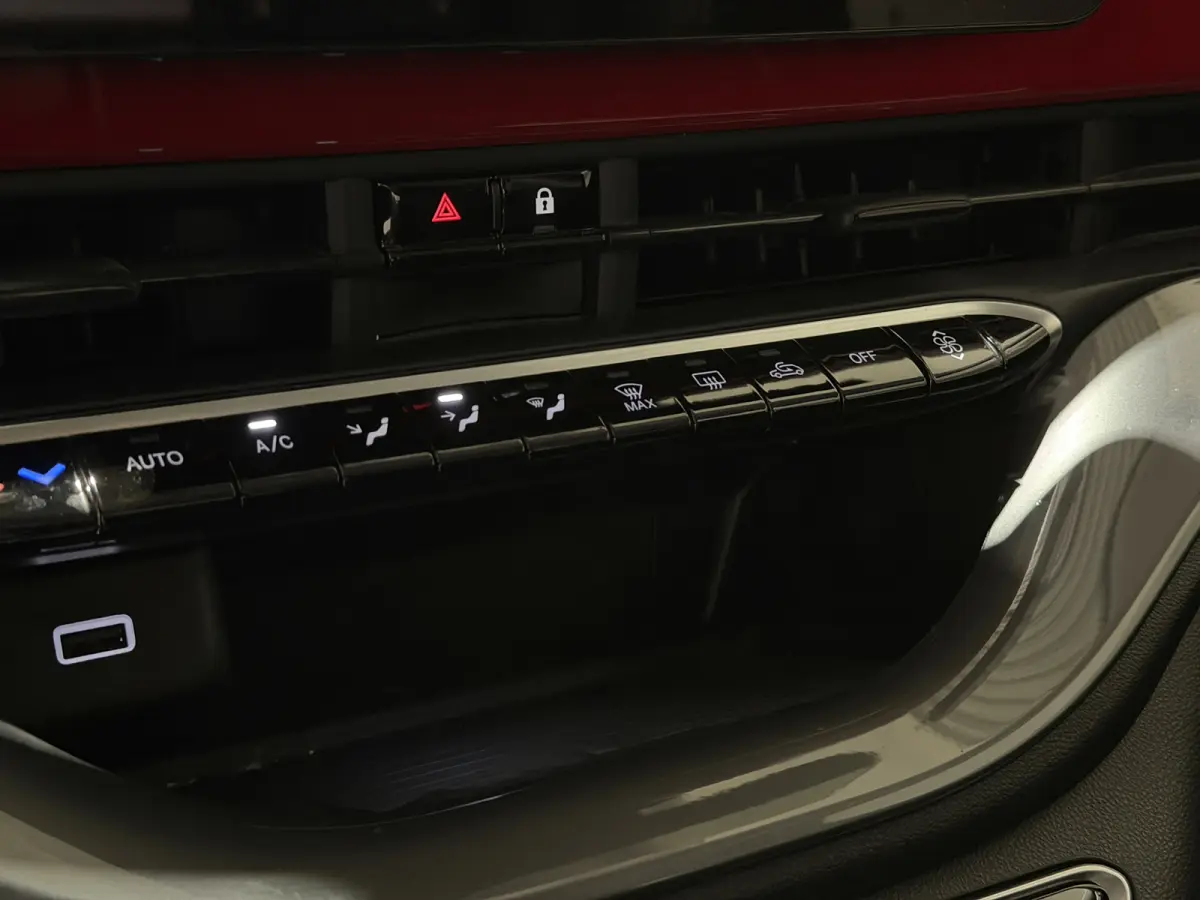 3+1 42 kWh | Apple CarPlay - Android Auto | Stoelen verwarmd | Dodehoek detectie