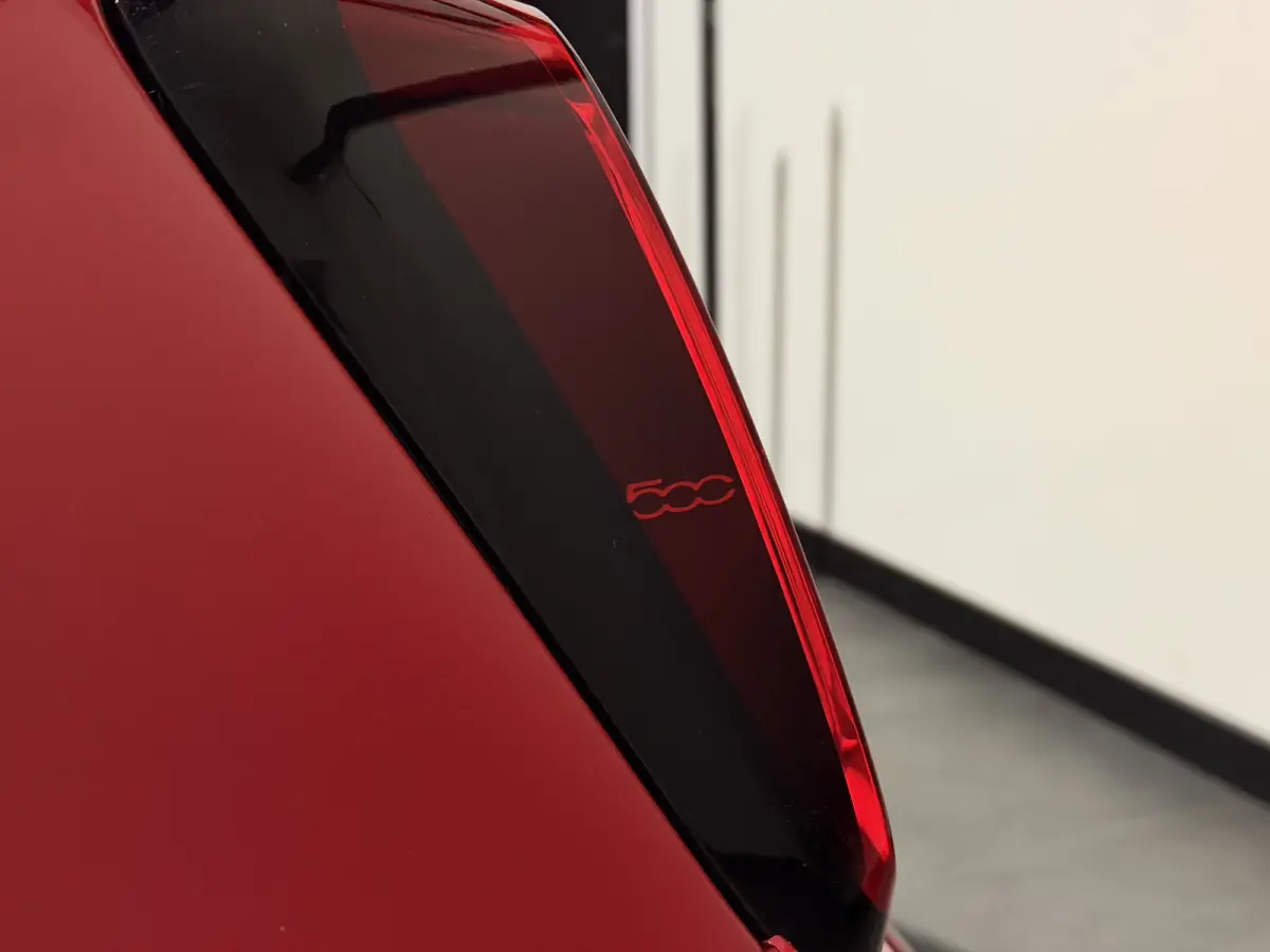 3+1 42 kWh | Apple CarPlay - Android Auto | Stoelen verwarmd | Dodehoek detectie