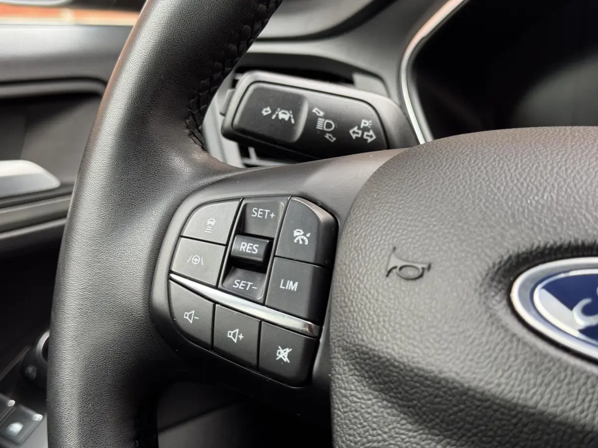 1.0 EcoBoost Hybrid Titanium | Stuur, Stoel en Voorruitverwarming | Cruise Control adaptief | Carplay/Andriod/Navi |