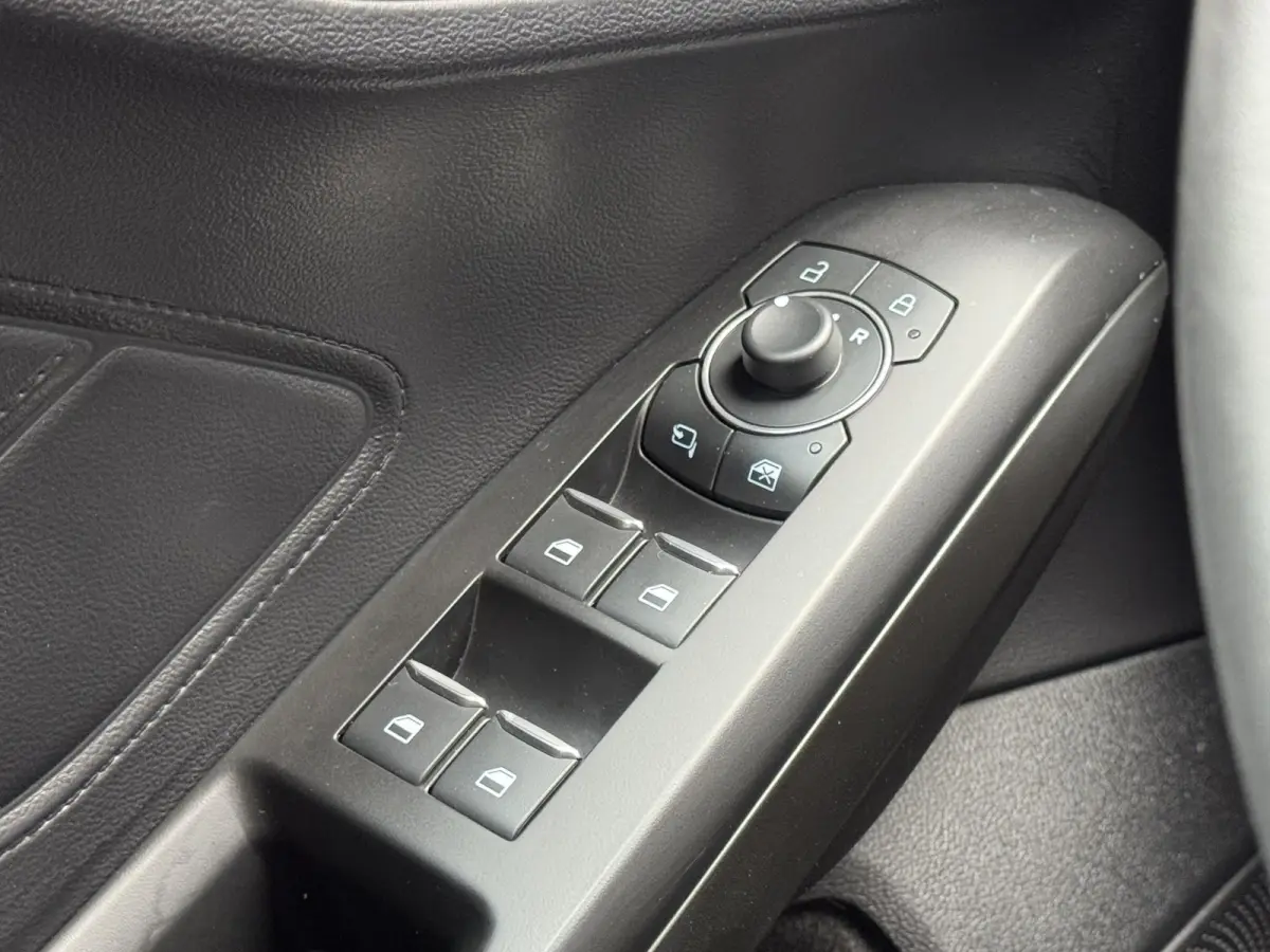 1.0 EcoBoost Hybrid Titanium | Stuur, Stoel en Voorruitverwarming | Cruise Control adaptief | Carplay/Andriod/Navi |