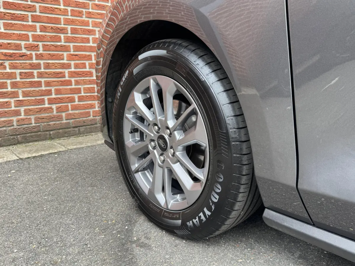 1.0 EcoBoost Hybrid Titanium | Stuur, Stoel en Voorruitverwarming | Cruise Control adaptief | Carplay/Andriod/Navi |
