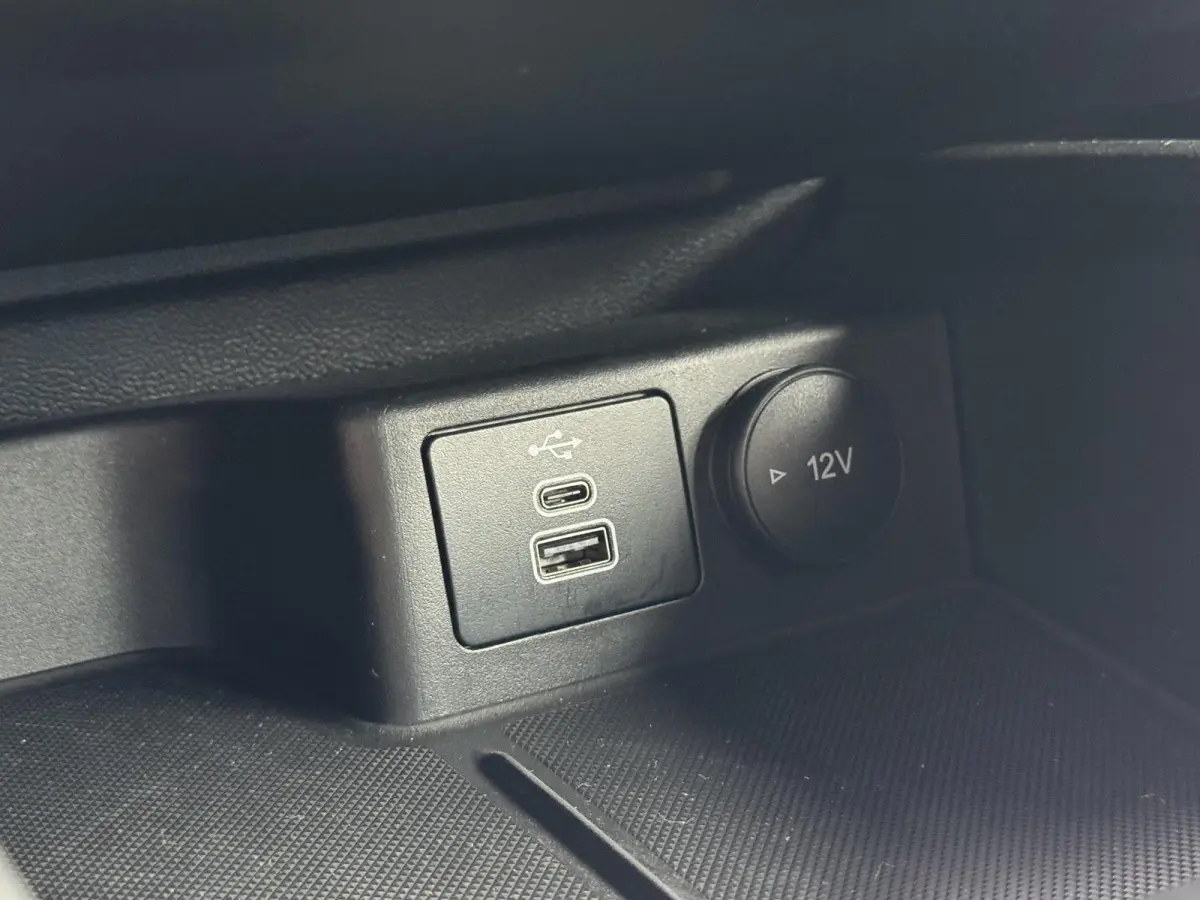 1.0 EcoBoost Hybrid Titanium | Stuur, Stoel en Voorruitverwarming | Cruise Control adaptief | Carplay/Andriod/Navi |