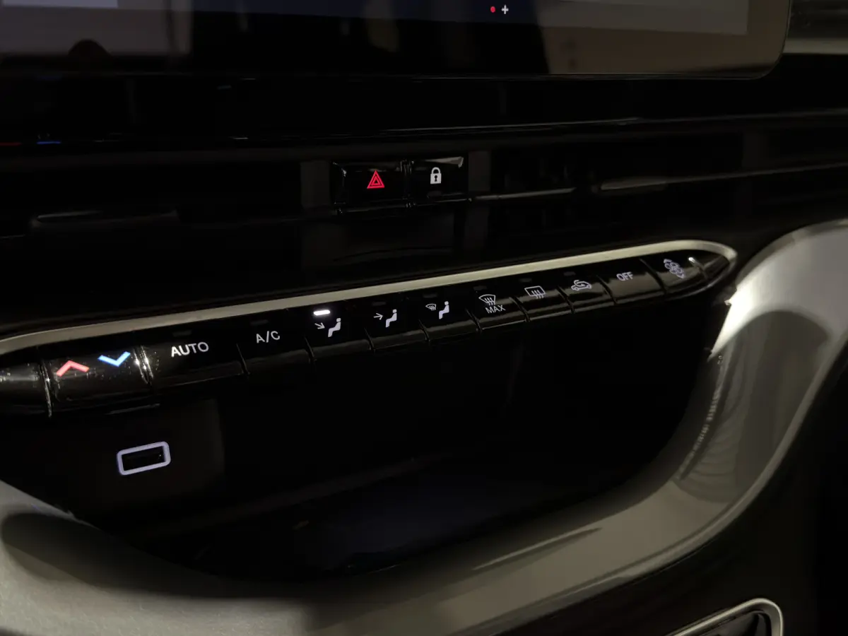3+1 42 kWh | Apple CarPlay - Android Auto | Stoelen verwarmd | Dodehoek detectie