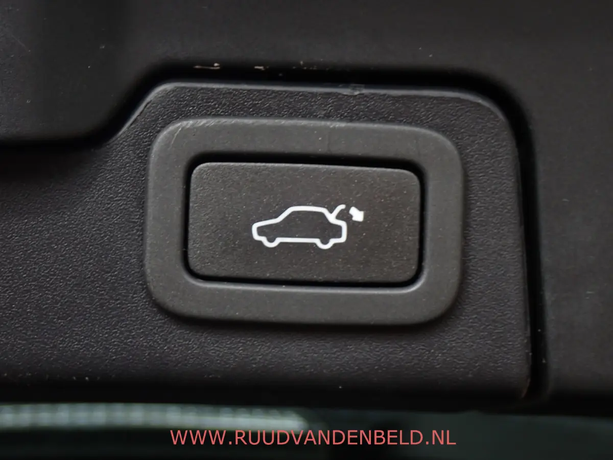 2.2 TD4 4WD DYNAMIC / CAMERA / STUUR + STOELVERWARMING / MEMORY / NAVI