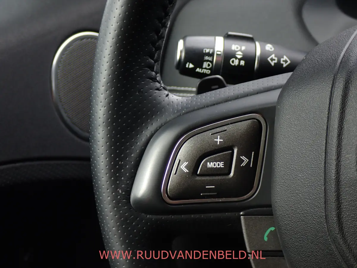2.2 TD4 4WD DYNAMIC / CAMERA / STUUR + STOELVERWARMING / MEMORY / NAVI
