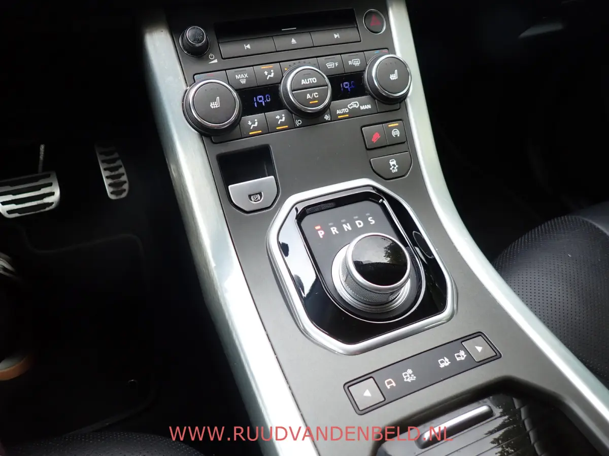 2.2 TD4 4WD DYNAMIC / CAMERA / STUUR + STOELVERWARMING / MEMORY / NAVI