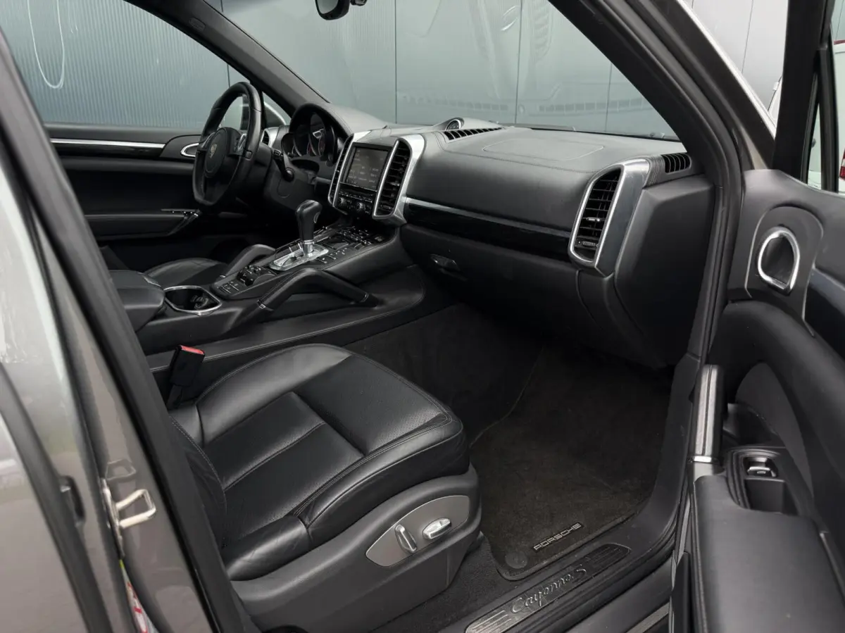 4.8 S ''144DKM'' Schuifdak - Sportchrono - Leder Dashboard