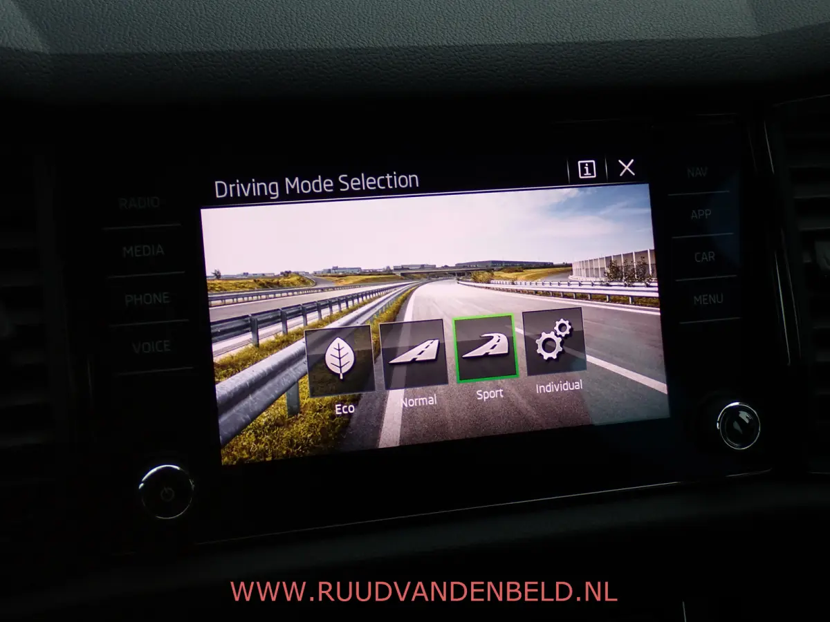 1.5 TSI SPORTLINE 7-PERS / TREKHAAK / CARPLAY / CAMERA / KEYLESS / MEMORY