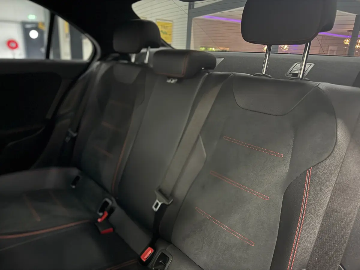 180 Business Solution AMG | MBUX | LED | Camera | Cruise | Lane Assist | Dodehoek