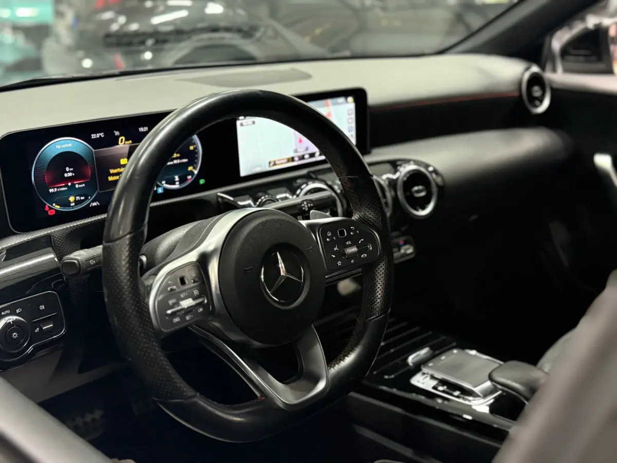 180 Business Solution AMG | MBUX | LED | Camera | Cruise | Lane Assist | Dodehoek