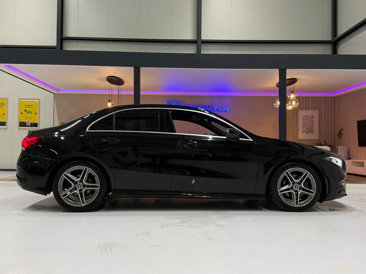 180 Business Solution AMG | MBUX | LED | Camera | Cruise | Lane Assist | Dodehoek