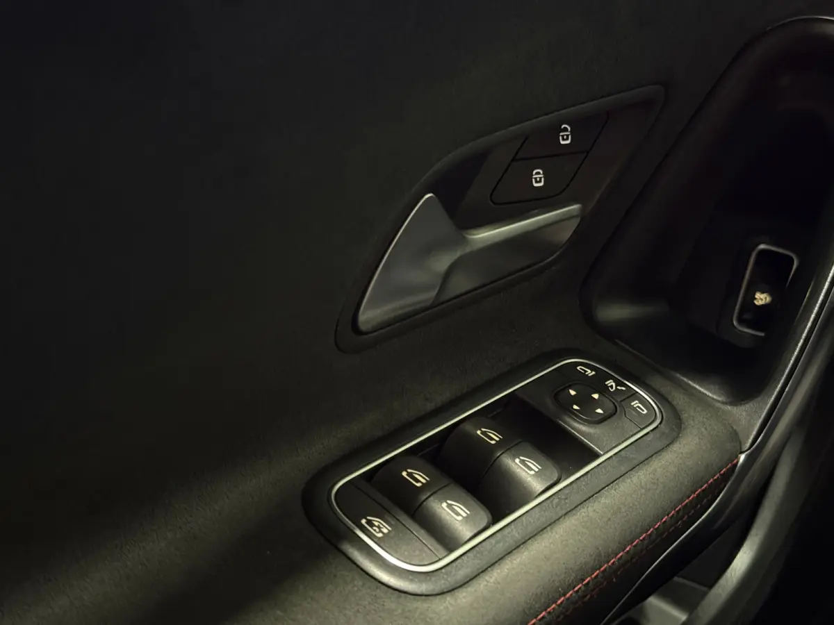 180 Business Solution AMG | MBUX | LED | Camera | Cruise | Lane Assist | Dodehoek
