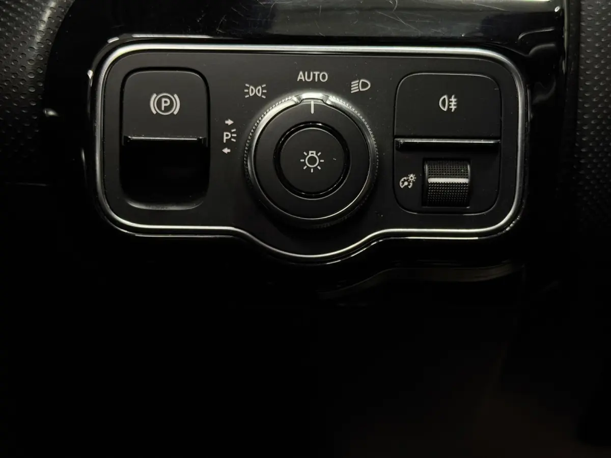 180 Business Solution AMG | MBUX | LED | Camera | Cruise | Lane Assist | Dodehoek
