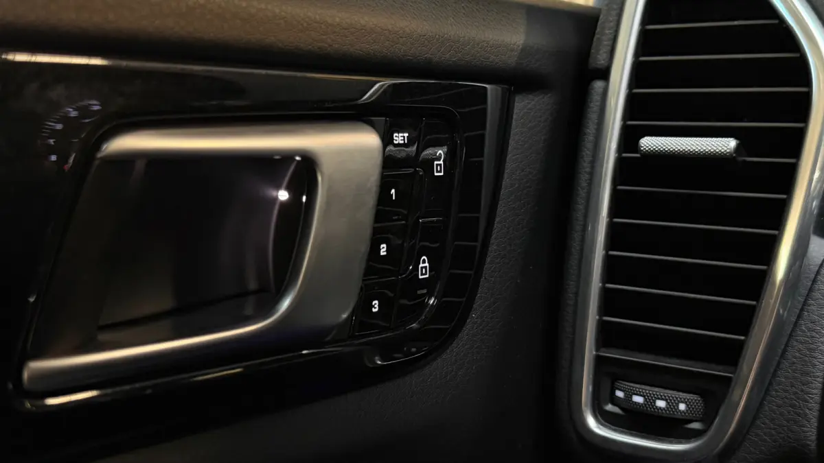 3.0 E-Hybrid PANO|BOSE|SOFTCLOSE|SPORTUITLAAT|KEYLESS|360 CAMERA|TREKHAAK|BOSE|22 INCH|90%SOH|BOMVOL!