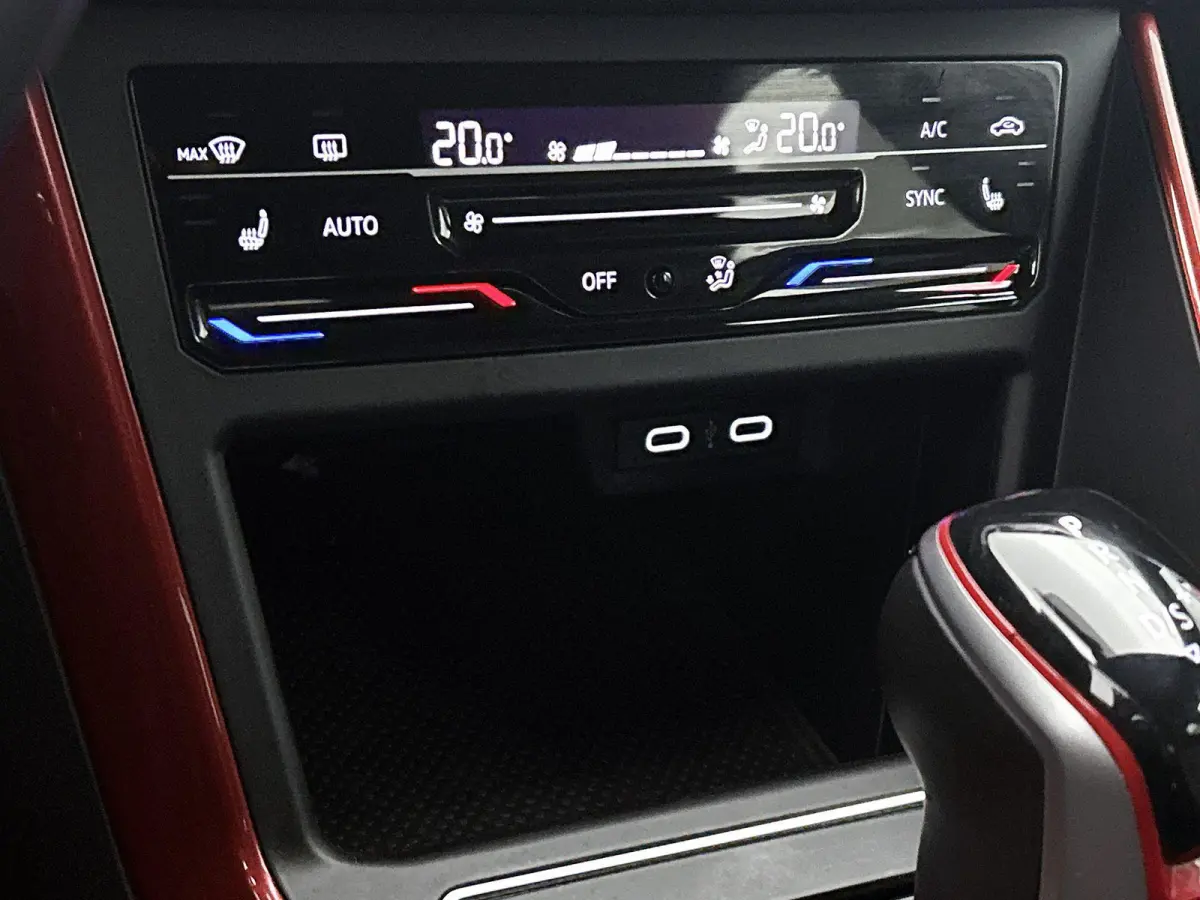 2.0 TSI GTI | 207 PK | Automaat | Apple Carplay / Android Auto | Stoelverwarming | Adaptieve Cruise Control | Parkeersensoren |