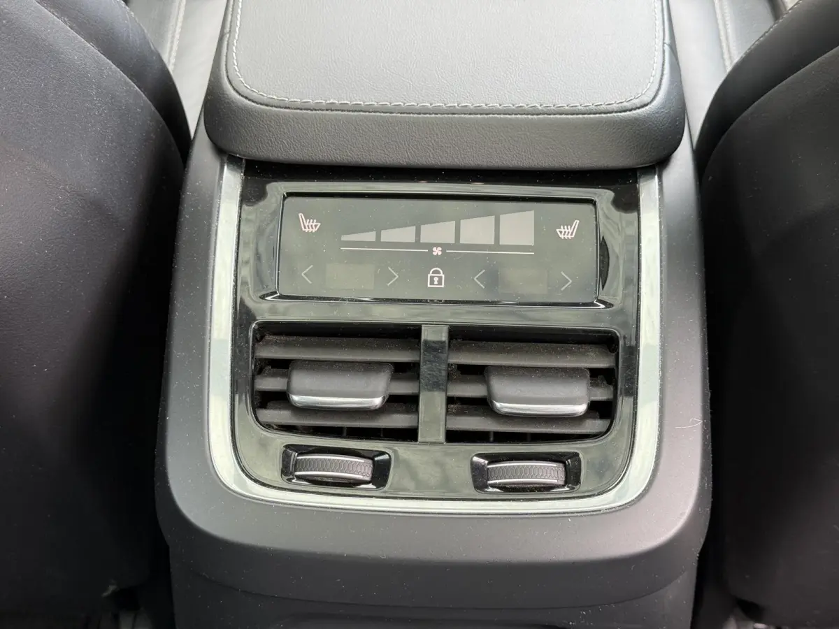 T8 Recharge AWD Inscription B&W Audio Luchtvering