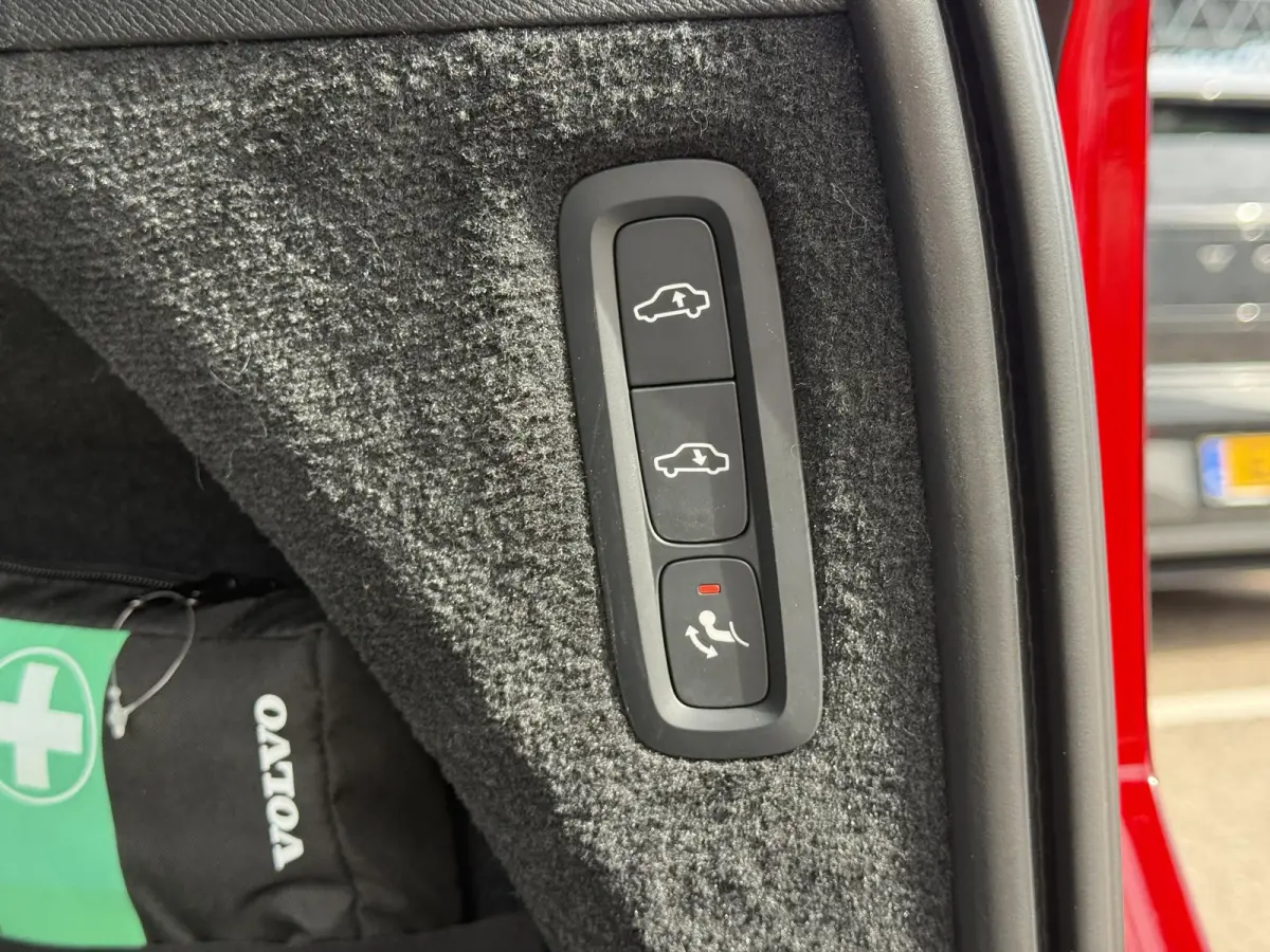 T8 Recharge AWD Inscription B&W Audio Luchtvering