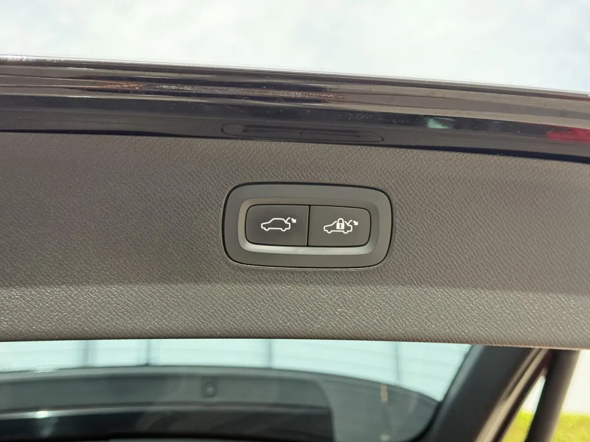 T8 Recharge AWD Inscription B&W Audio Luchtvering