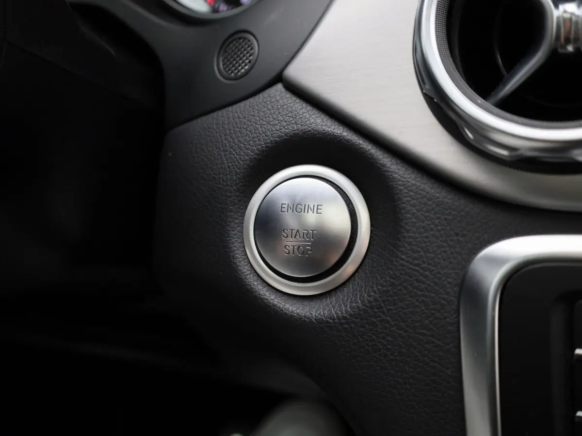 180 Business Solution AMG | Panoramadak | Achteruitrijcamera | Parkeersensoren | Stoelverwarming | Lichtmetalen Velgen | Trekhaak |