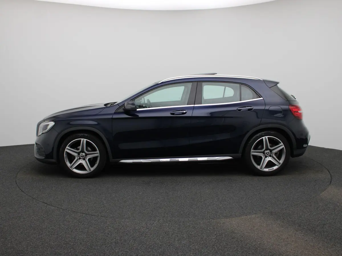 180 Business Solution AMG | Panoramadak | Achteruitrijcamera | Parkeersensoren | Stoelverwarming | Lichtmetalen Velgen | Trekhaak |