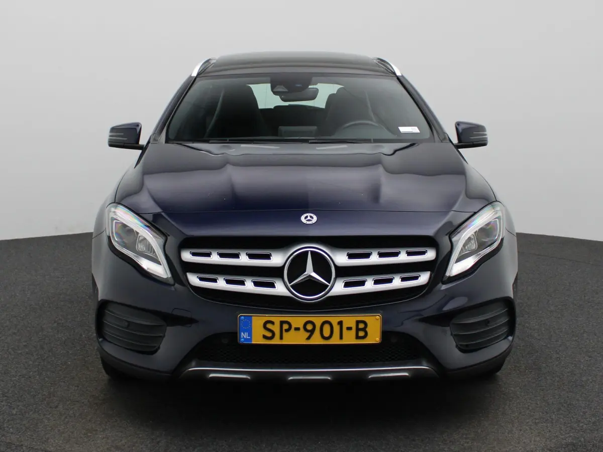 180 Business Solution AMG | Panoramadak | Achteruitrijcamera | Parkeersensoren | Stoelverwarming | Lichtmetalen Velgen | Trekhaak |