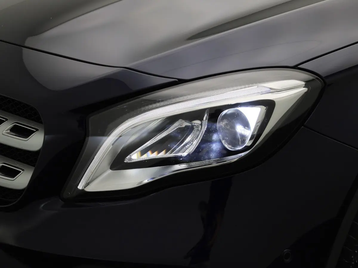 180 Business Solution AMG | Panoramadak | Achteruitrijcamera | Parkeersensoren | Stoelverwarming | Lichtmetalen Velgen | Trekhaak |