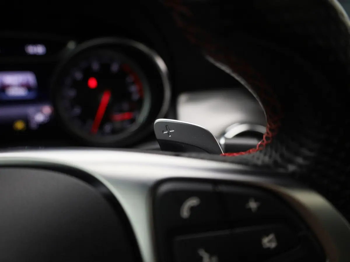 180 Business Solution AMG | Panoramadak | Achteruitrijcamera | Parkeersensoren | Stoelverwarming | Lichtmetalen Velgen | Trekhaak |