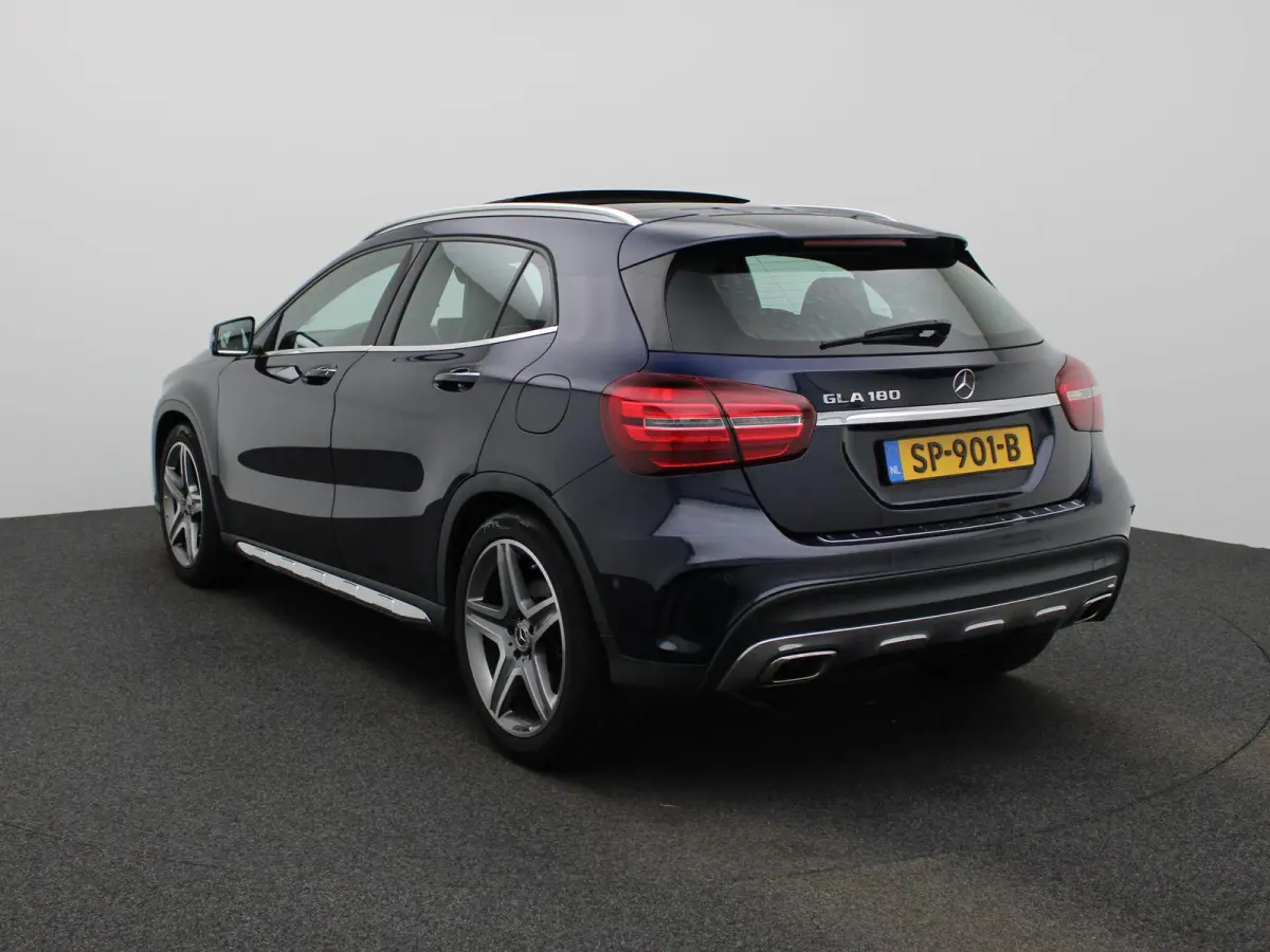 180 Business Solution AMG | Panoramadak | Achteruitrijcamera | Parkeersensoren | Stoelverwarming | Lichtmetalen Velgen | Trekhaak |