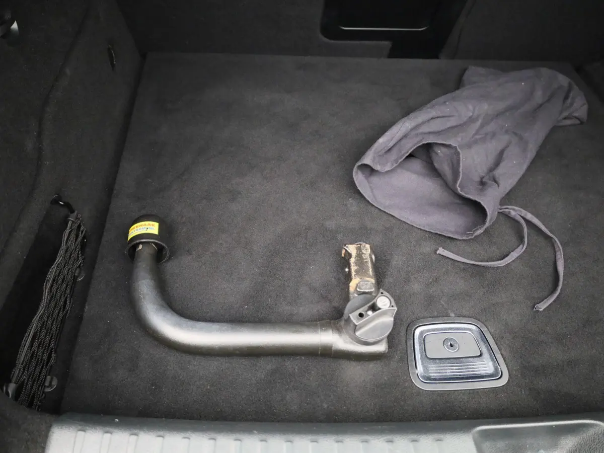 180 Business Solution AMG | Panoramadak | Achteruitrijcamera | Parkeersensoren | Stoelverwarming | Lichtmetalen Velgen | Trekhaak |