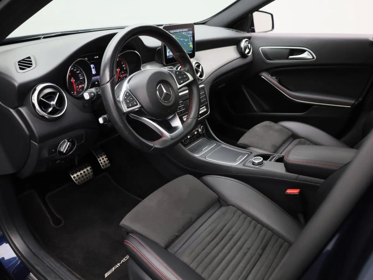 180 Business Solution AMG | Panoramadak | Achteruitrijcamera | Parkeersensoren | Stoelverwarming | Lichtmetalen Velgen | Trekhaak |