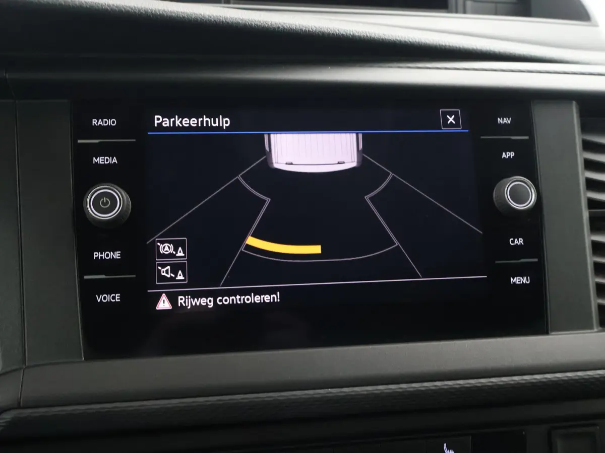 2.0 TDI L2H1 150 PK DSG AUT. + WP INRICHTING | GLOBELYST 4 | STANDKACHEL | ADAPTIVE CRUISE | CARPLAY | LED | STOELVERW.