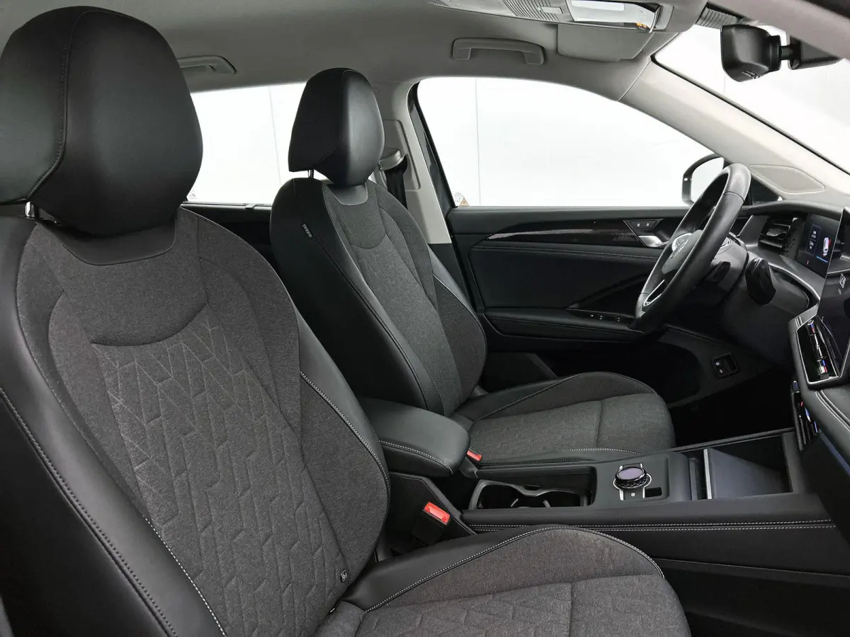 1.5 eHybrid Life Edition | 204 PK | Soh 97% | Apple Carplay / Android Auto | Stoelverwarming | Stuurverwarming | Parkeercamera | Digital Cockpit Pro |