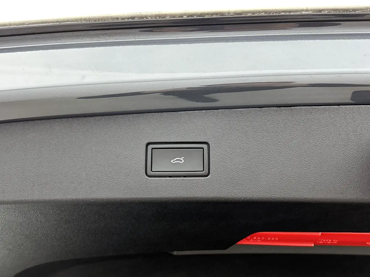 1.5 eHybrid Life Edition | 204 PK | Soh 97% | Apple Carplay / Android Auto | Stoelverwarming | Stuurverwarming | Parkeercamera | Digital Cockpit Pro |