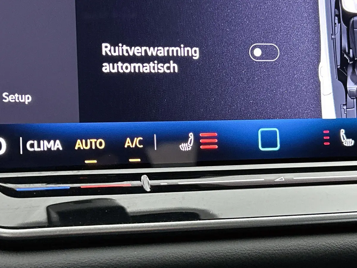 1.5 eHybrid Life Edition | 204 PK | Soh 97% | Apple Carplay / Android Auto | Stoelverwarming | Stuurverwarming | Parkeercamera | Digital Cockpit Pro |