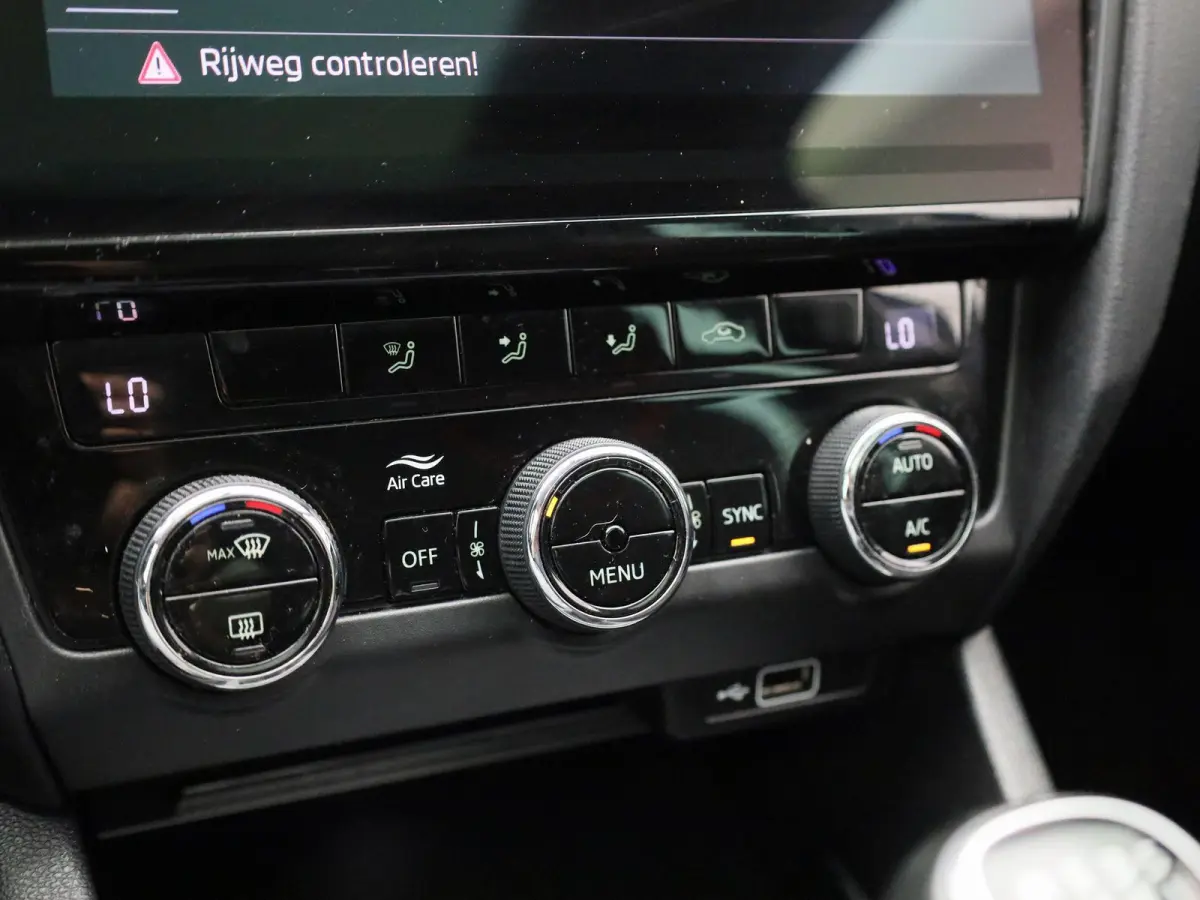 1.0 TSI Greentech Ambition Business | Apple Carplay / Android Auto | Panoramadak | Parkeersensoren |