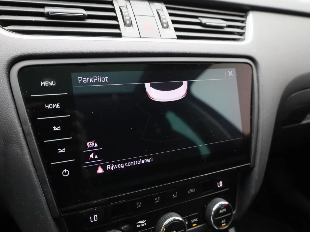 1.0 TSI Greentech Ambition Business | Apple Carplay / Android Auto | Panoramadak | Parkeersensoren |