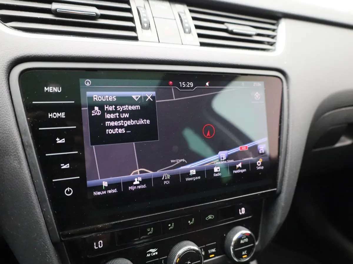 1.0 TSI Greentech Ambition Business | Apple Carplay / Android Auto | Panoramadak | Parkeersensoren |