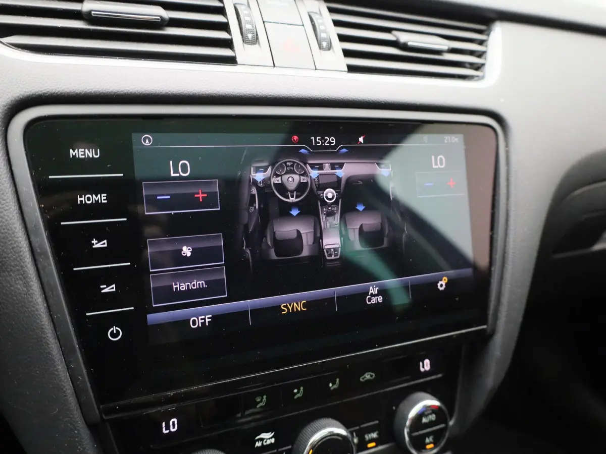 1.0 TSI Greentech Ambition Business | Apple Carplay / Android Auto | Panoramadak | Parkeersensoren |