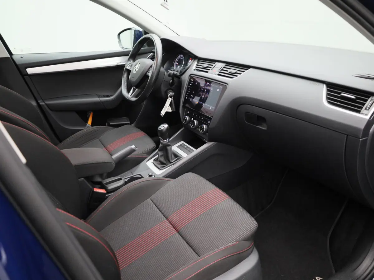 1.0 TSI Greentech Ambition Business | Apple Carplay / Android Auto | Panoramadak | Parkeersensoren |