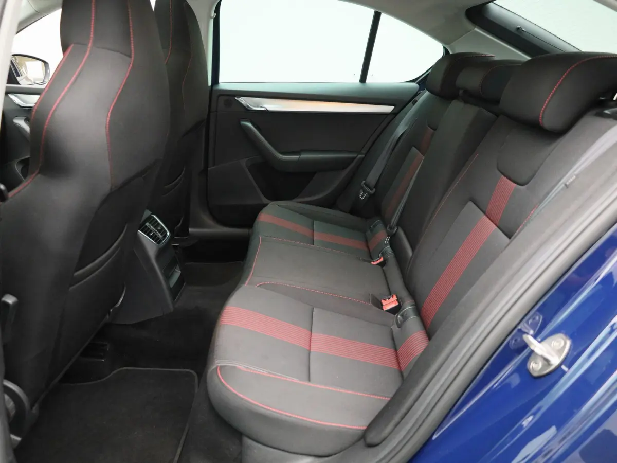 1.0 TSI Greentech Ambition Business | Apple Carplay / Android Auto | Panoramadak | Parkeersensoren |