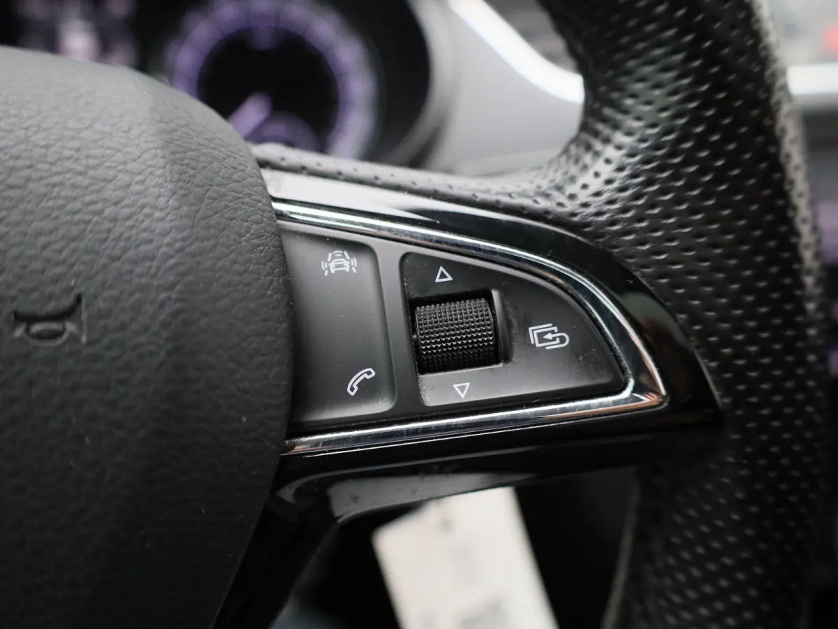 1.0 TSI Greentech Ambition Business | Apple Carplay / Android Auto | Panoramadak | Parkeersensoren |