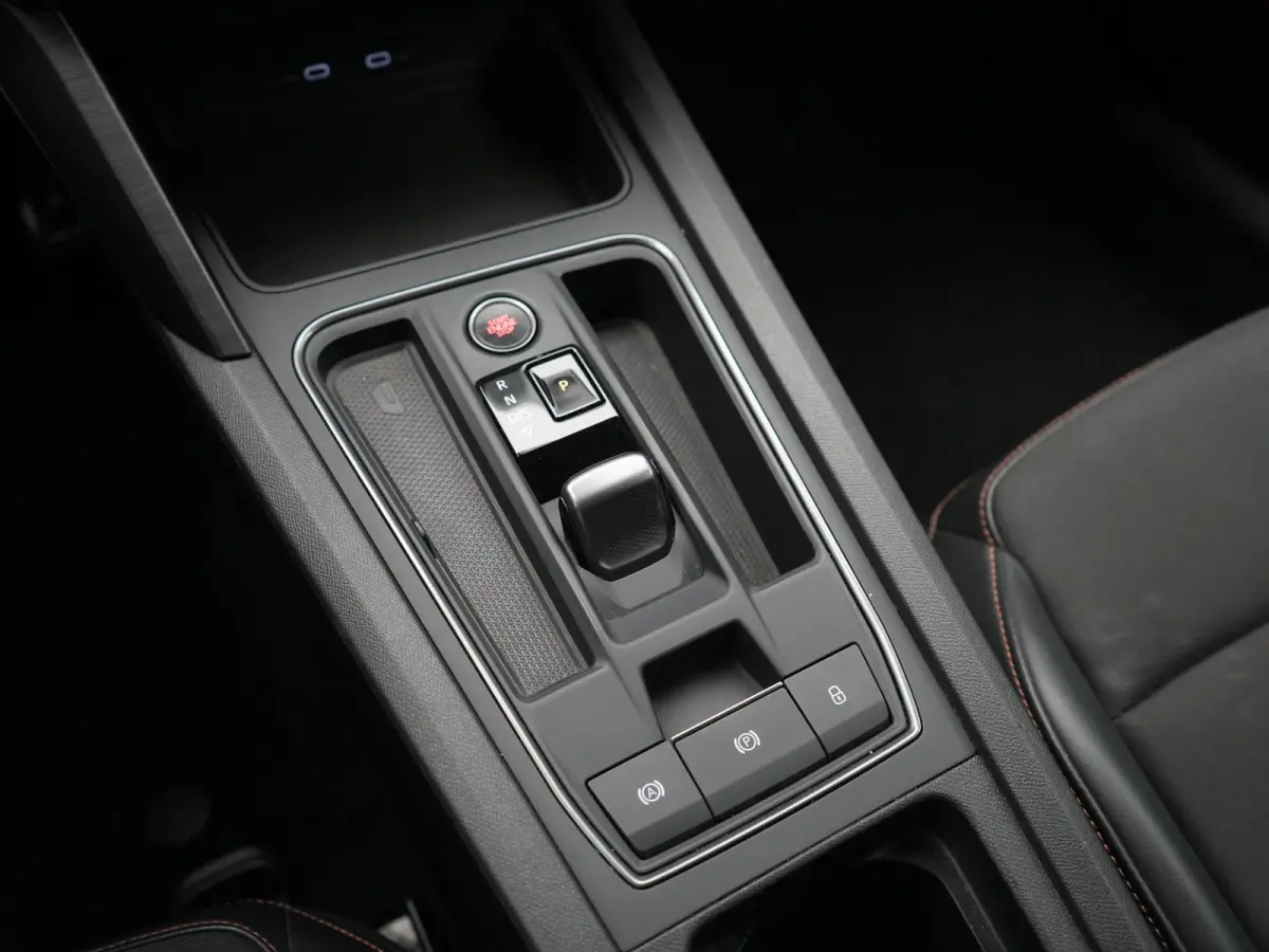 1.4 e-Hybrid VZ PHEV 245pk Dealer O.H | Trekhaak Af Fabriek | Camera | Sfeerverlichting | Sportstoelen & Stuur Verwarmd | Apple Carplay | Keyless | Virtual | Navigatie | DAB | 19"L.M | Cruis