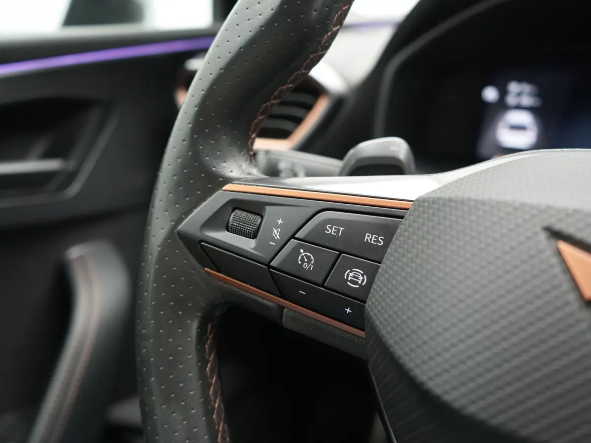 1.4 e-Hybrid VZ PHEV 245pk Dealer O.H | Trekhaak Af Fabriek | Camera | Sfeerverlichting | Sportstoelen & Stuur Verwarmd | Apple Carplay | Keyless | Virtual | Navigatie | DAB | 19"L.M | Cruis